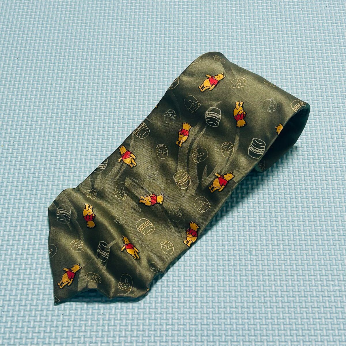 シワあり ロイズ ディズニー くまのプー カーキ ネクタイ Lloyd's拍卖