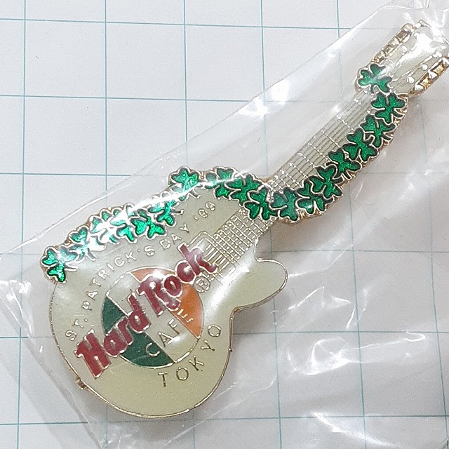 送料無料)未使用 Hard Rock Cafe ハードロックカフェ クローバー ギター 白 ピンバッジ ピンズ A28896拍卖