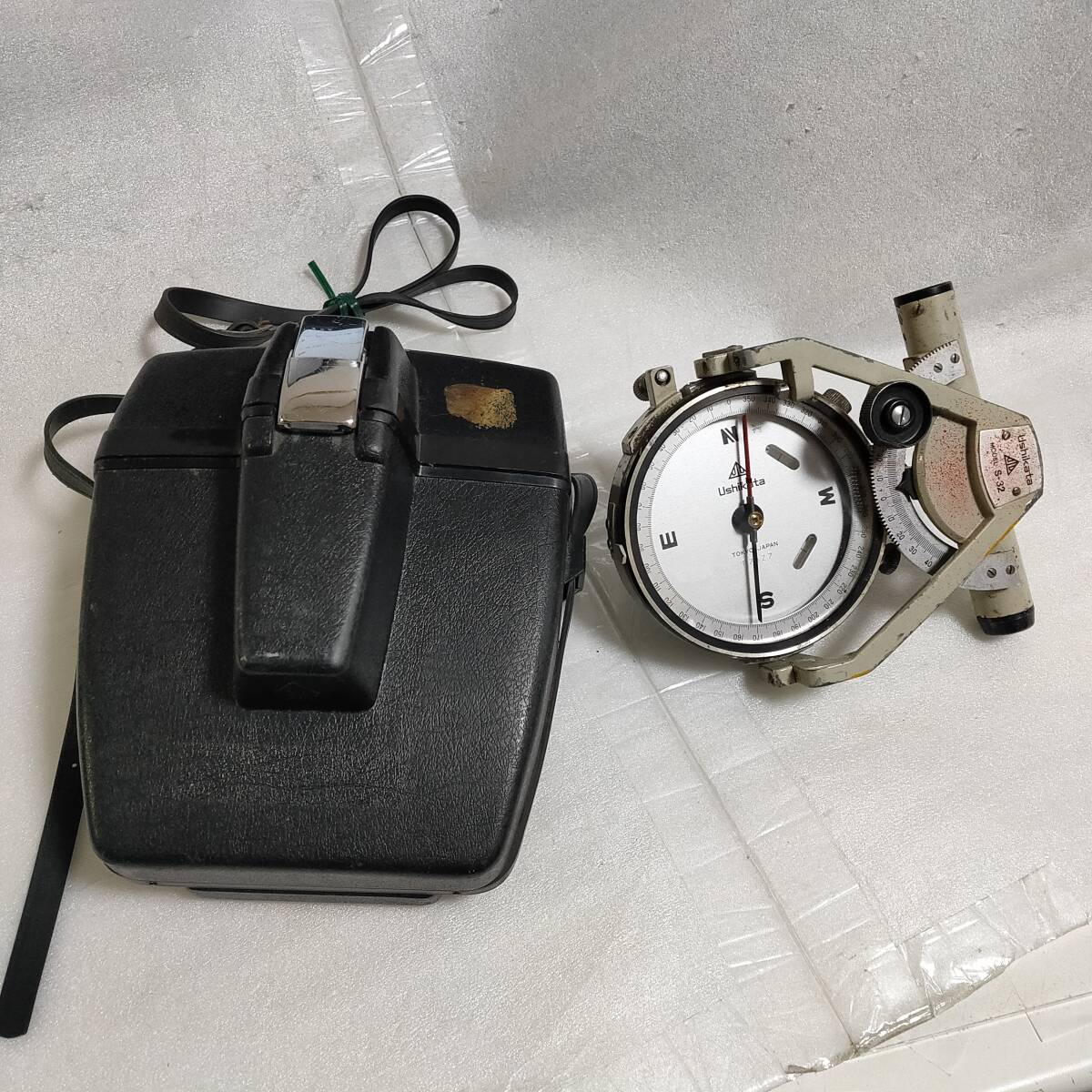 △【ジャンク品】牛方商会 ポケットコンパス トラコン S-32 測定計測 測量機器 中古 ケース付き レトロ アンティーク『現状渡し』拍卖