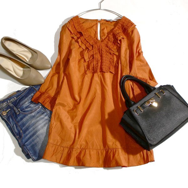 美品 Viaggio Blu ビアッジョブルー 可愛いニットフリル さらっと生地 カットソー 1号 S 春 夏 25B03拍卖