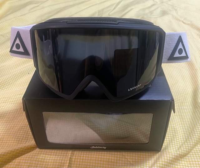 【即決】新品・未使用ASHBURY ARROW WHITE TRIANGLE ダークスモークレンズ マグネットワンタッチレンズ交換ホワイト アシュベリー48%OFF 拍卖