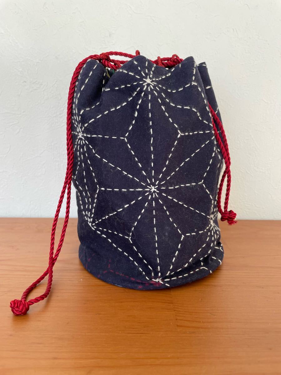 刺し子 巾着袋 藍染め リバーシブル 和柄 伝統工芸 ハンドメイド 和雑貨 きんちゃく袋 手縫い 日本製 手仕事 着物バッグ 和装小物 小物入れ拍卖