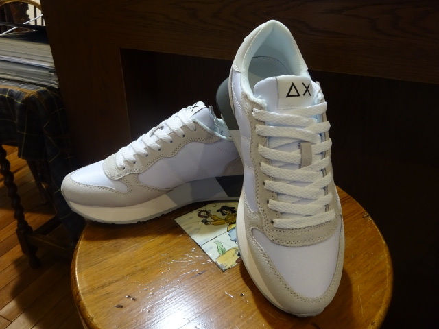 安い!新品 送料無料 イタリア SUN68のスニーカー ホワイト 40拍卖