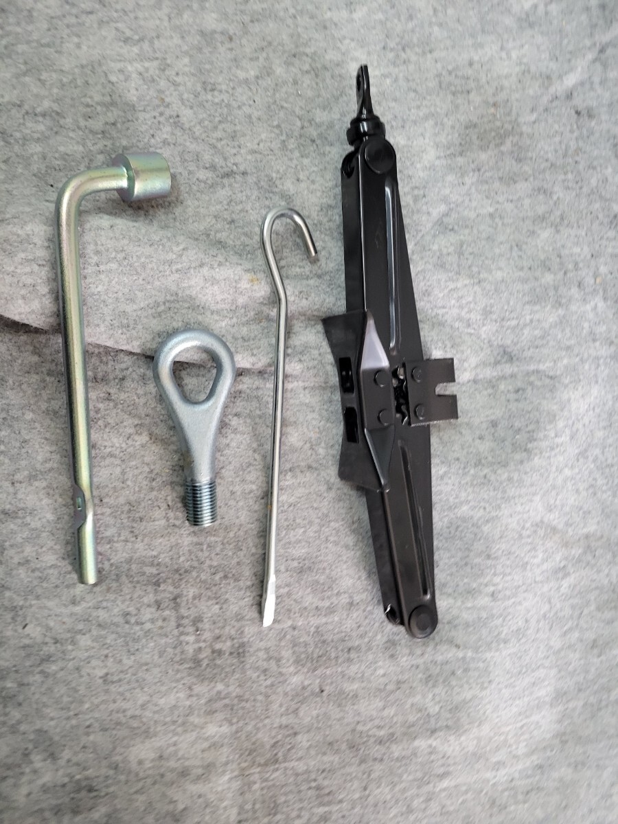 タント タントカスタム L375S ダイハツ L175S 車載工具 パンタグラフジャッキ 純正 ジャッキ 応急工具 レンチ けん引フック拍卖