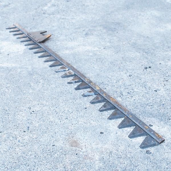【新潟】クボタ? コンバイン 刈刃 SR 全長 110cm 中古 発送可 カッター 刈取刃 バリカン 刈取り 刈り取り 刃 交換 予備 修理 部品 パーツ拍卖