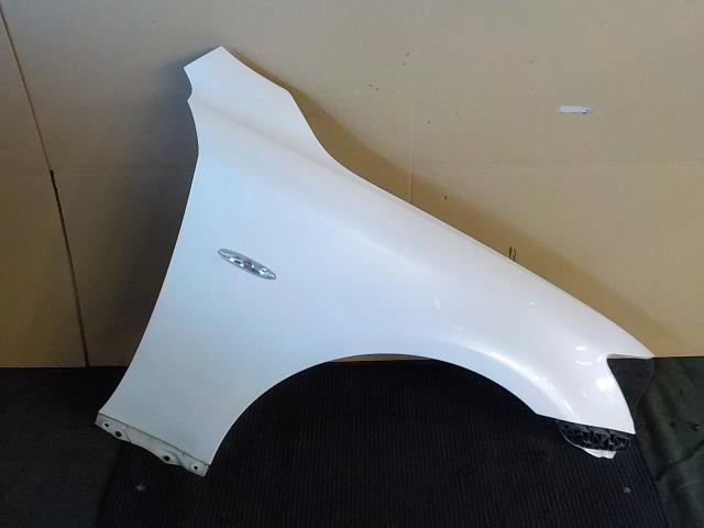 レクサス IS GSE20 右フロントフェンダー 077/パールホワイト 再塗装下手【個人宅宛発送不可】拍卖