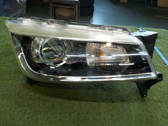 ソリオバンディット MA46S 右ヘッドランプASSY LED【個人宅宛発送不可】拍卖