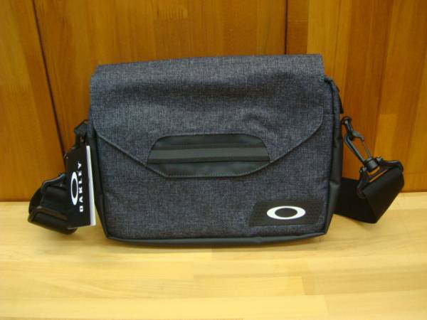 新品OAKLEY(オークリー)ESSENTIAL BODY BAG DARK HEATHER GREY 20Q拍卖