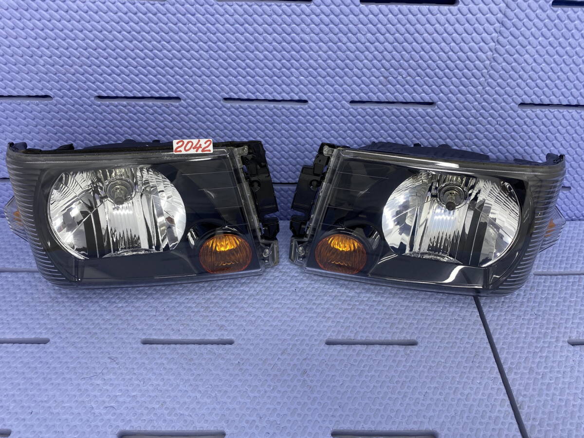 2042 * U61 U62 タウンボックス ヘッドライト 左右 ハロゲン P5701拍卖