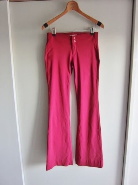 細身え ザラ ストレッチパンツ サイズUSA2美脚 綺麗め ブランド ZARA カラーパンツ レッド スリム効果あり Brand ザラ ボトムズ レア 得拍卖