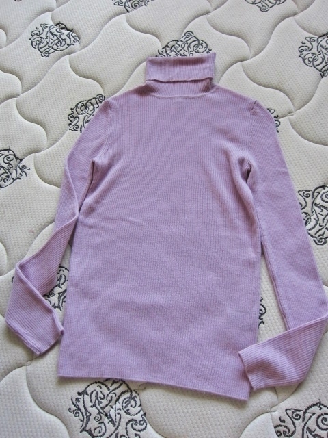 綺麗め ユニクロ ハイネックセーター M ウール100% 伸縮性あり 薄いパープル 美品 ブランド UNIQLO ウールセーター レア 可愛い WOOL 得拍卖