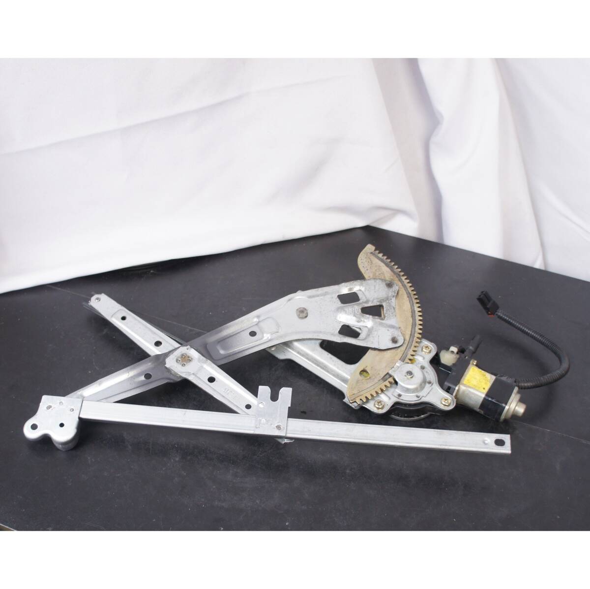 動作OK フロント 助手席側 パワーウィンドウレギュレーター HY34 前期 300VIP セドリック外し 左 モーター MY34他 参考 80721-AH210@10695s拍卖