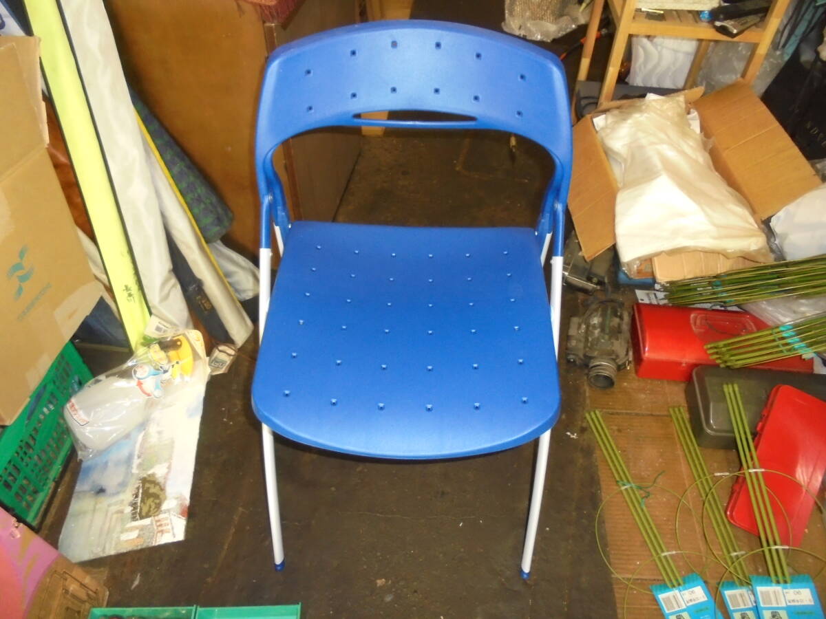 折り畳み椅子 青、赤(未使用)拍卖
