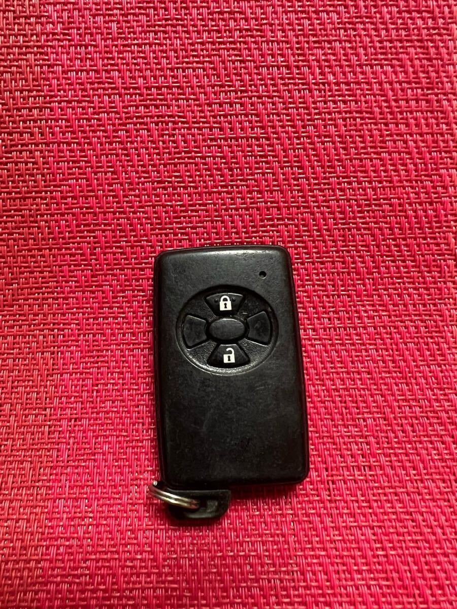 送料込 TOYOTA トヨタ純正 イスト ヴィッツ ベルタ ラクティス bB 等 2ボタン スマートキー キーレス リモコン 鍵 (312)拍卖