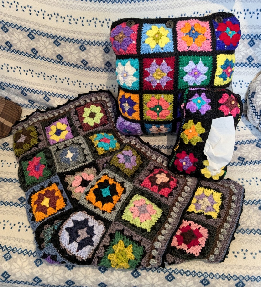 グラニースクエア♪3品セット■クッション&ひざ掛け&ティッシュカバー■カラフル・ポップ■レトロ■グラニー編■クッション新品■手作り拍卖