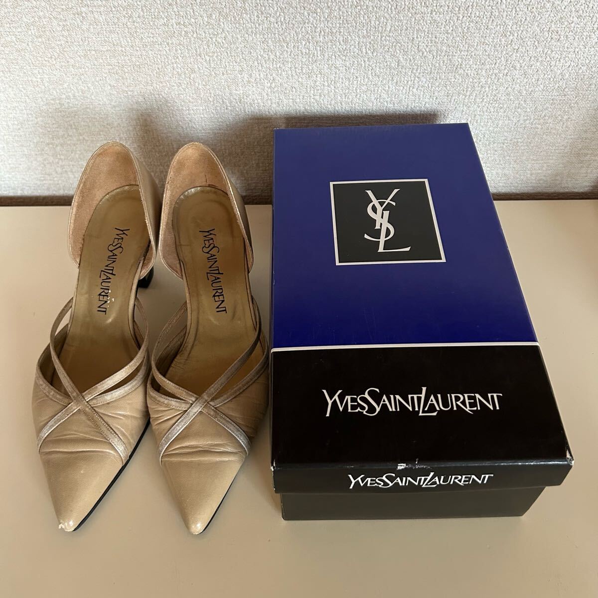 即決 イヴ・サンローラン パンプス 靴 36 約23cm ベージュ レザー 本革 シューズ ヒール Yves Saint Laurent 拍卖