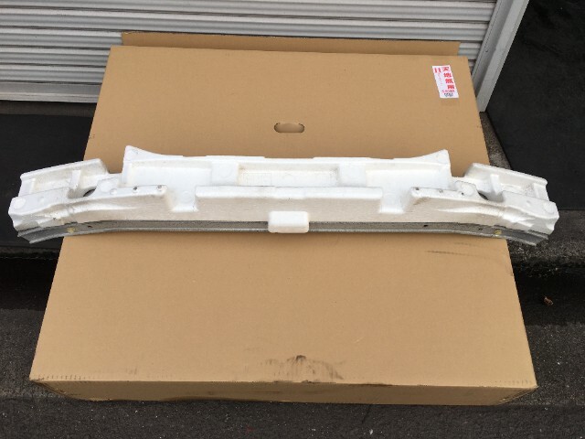 600163 クラウンマジェスタ UZS207 フロントバンパーホースメント エネルギー付*個人宅配送不可 法人宛/営業所止め可能拍卖