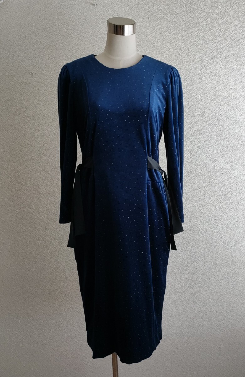 ネイビー のビロードのワンピース拍卖