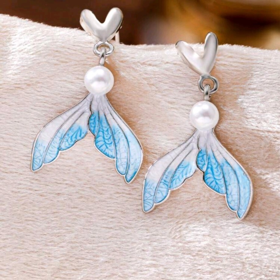 幸運 ホエールテール ピアス シルバー くじら イルカ 海 夏 フィッシュテール 魚 尾っぽ拍卖