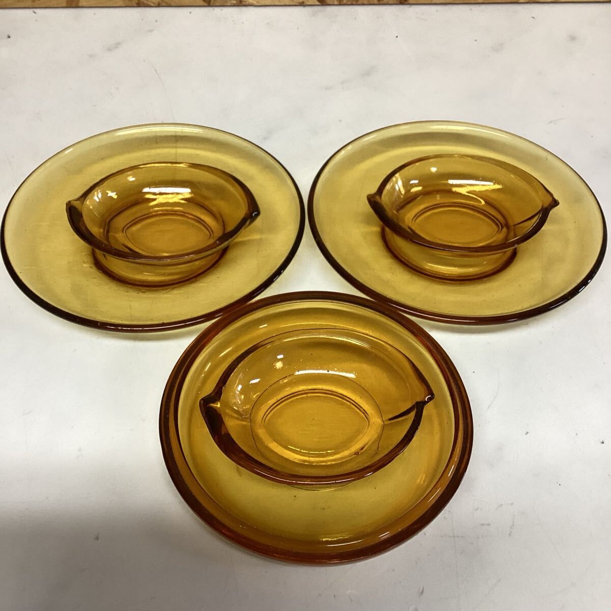 レトロ アンバーガラス インテリア 琥珀色 置き型灰皿 ヴィンテージ(つ48)拍卖