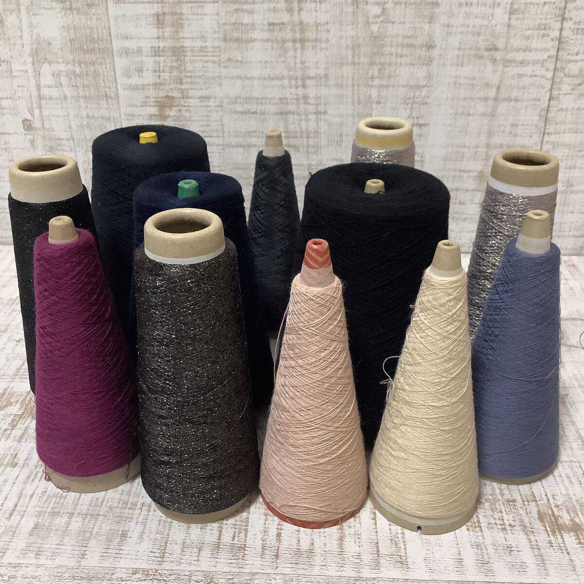 新品◇工業用コーン巻き糸 毛糸 手芸材料 素材糸 セット売り まとめ売り 12個 1,554g C-66拍卖