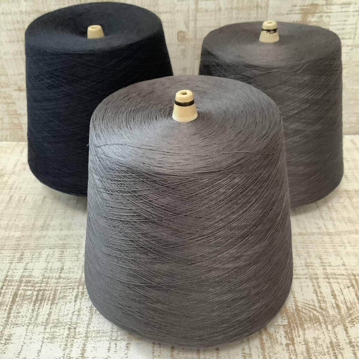 C-118◇新品 工業用コーン巻き糸 毛糸 手芸材料 素材糸 セット売り まとめ売り 3個 3,102g拍卖