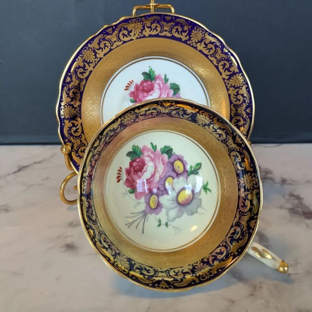 美品 パラゴン ピオニーシェイプ カップ&ソーサー コバルト ピンクローズ 金彩 PARAGON 小花 フラワー 上品 バラ 華やか ボーンチャイナ拍卖