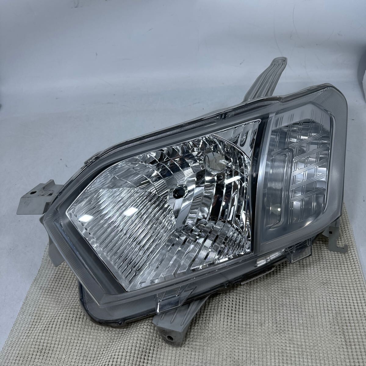 M35-5-3 美品 プロボックス NSP160V NCP160V 52-279 サクシード ハロゲン 52-279 ヘッドライト拍卖