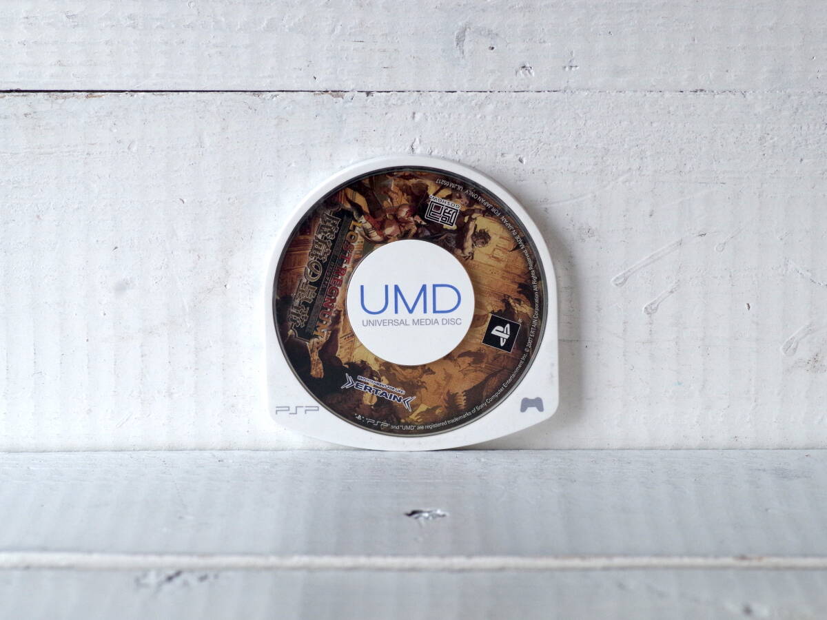 M12095【PSP】LOSTREGNUM 魔窟の皇帝 ロストレグナム 起動確認OK! ディスク小傷ありゆうメール150g拍卖