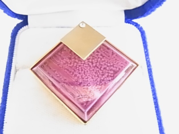 ■ビンテージ/ヴィンテージ 何かの刻印有 クリアラインストーン1粒輝くビジュー付き ピアニーパープルトーン ピンク紫系のブローチ拍卖