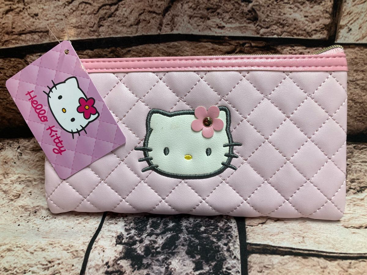 送料無料!可愛い!【ハローキティ】刺繍入りフラットキルトポーチ(Mサイズ)1個拍卖
