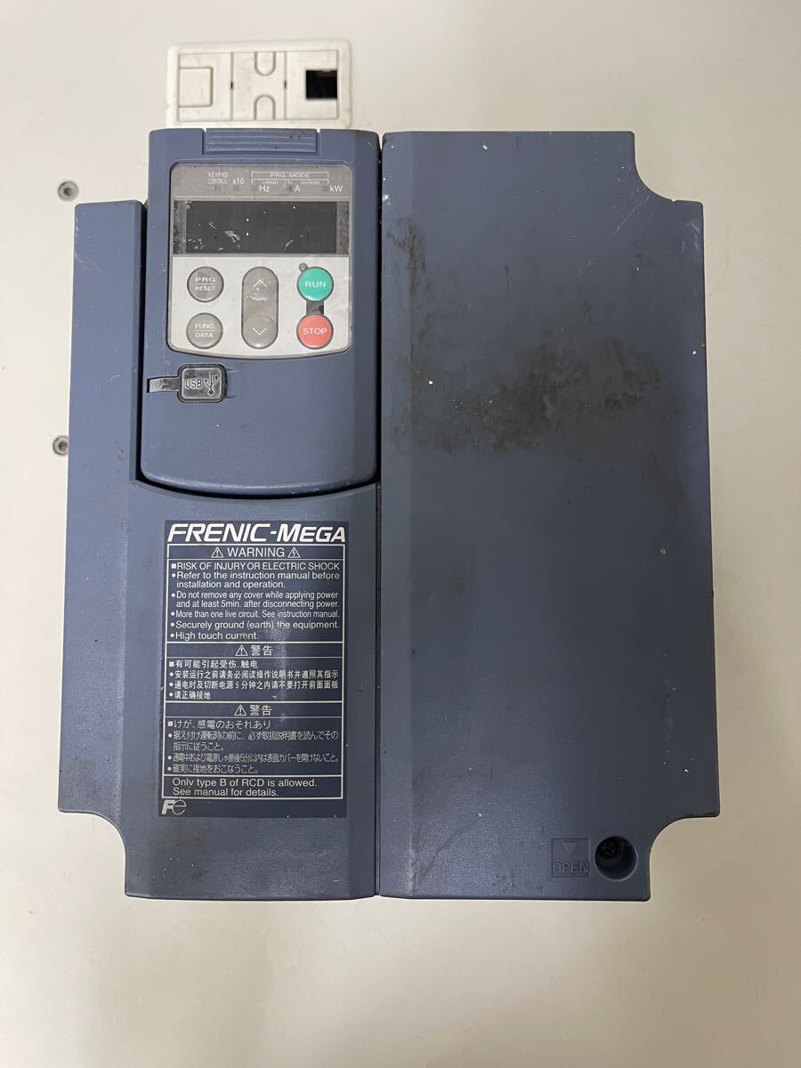 B575 FUJI 富士電機 インバーター FRN5.5G1S-2J 3PH 200-240V ジャンク品 作動未確認拍卖