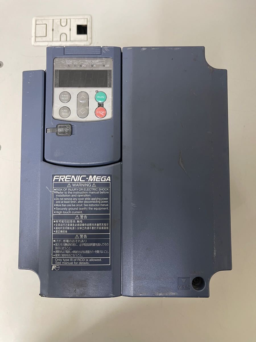 B576 FUJI 富士電機 インバーター FRN5.5G1S-2J 3PH 200-240V ジャンク品 作動未確認拍卖