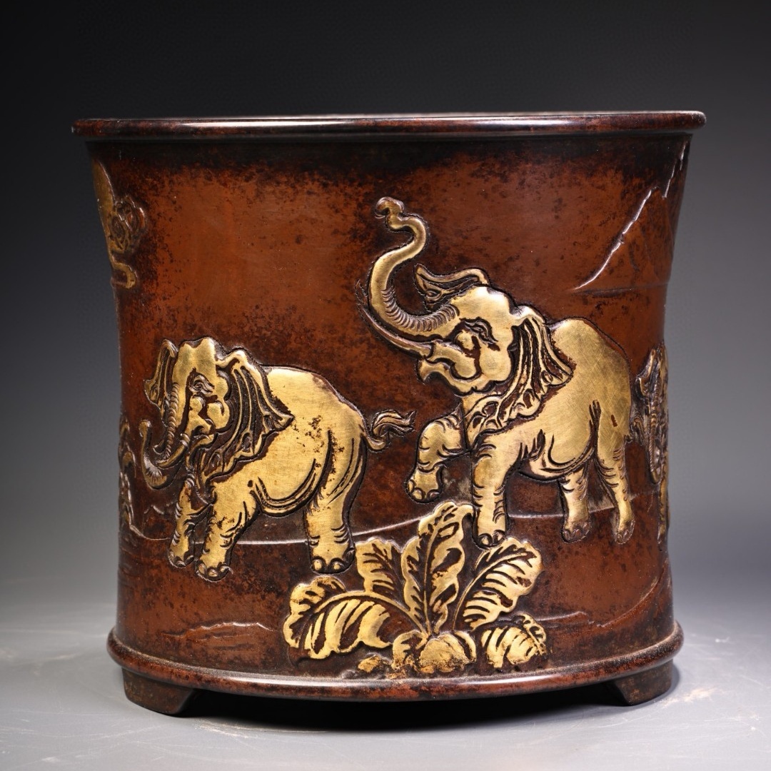 唐物 大明宣德年工部臣呉邦佐製 純銅 紫銅 高レリーフ彫刻工芸 塗金象 筆立て 中国美術品 時代物 D63拍卖