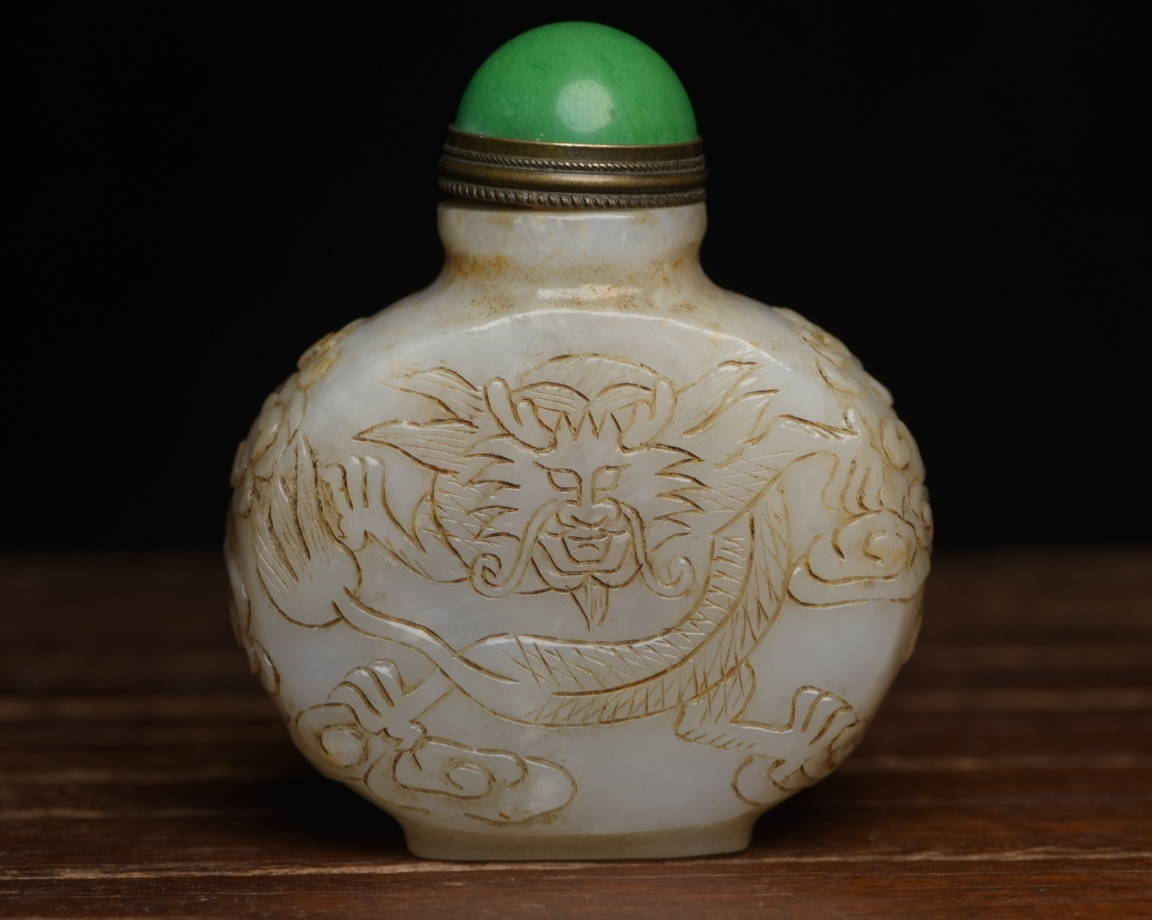 唐物 清代 和田玉 鼻煙壺 玉質温潤細膩 沁色自然 刀功老道 包漿一流 玉彫 中国美術品 時代物 D63拍卖