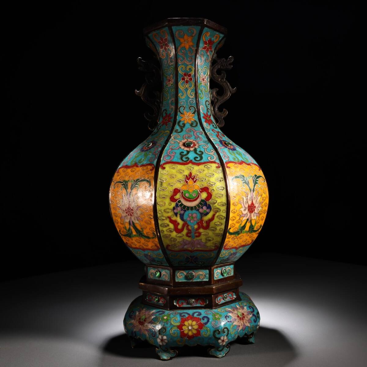 唐物 清代 乾隆年製 宮廷御用 純手作り モザイク宝石 景泰藍 八角花瓶 純銅 銅製品 中国美術品 時代物 D63拍卖