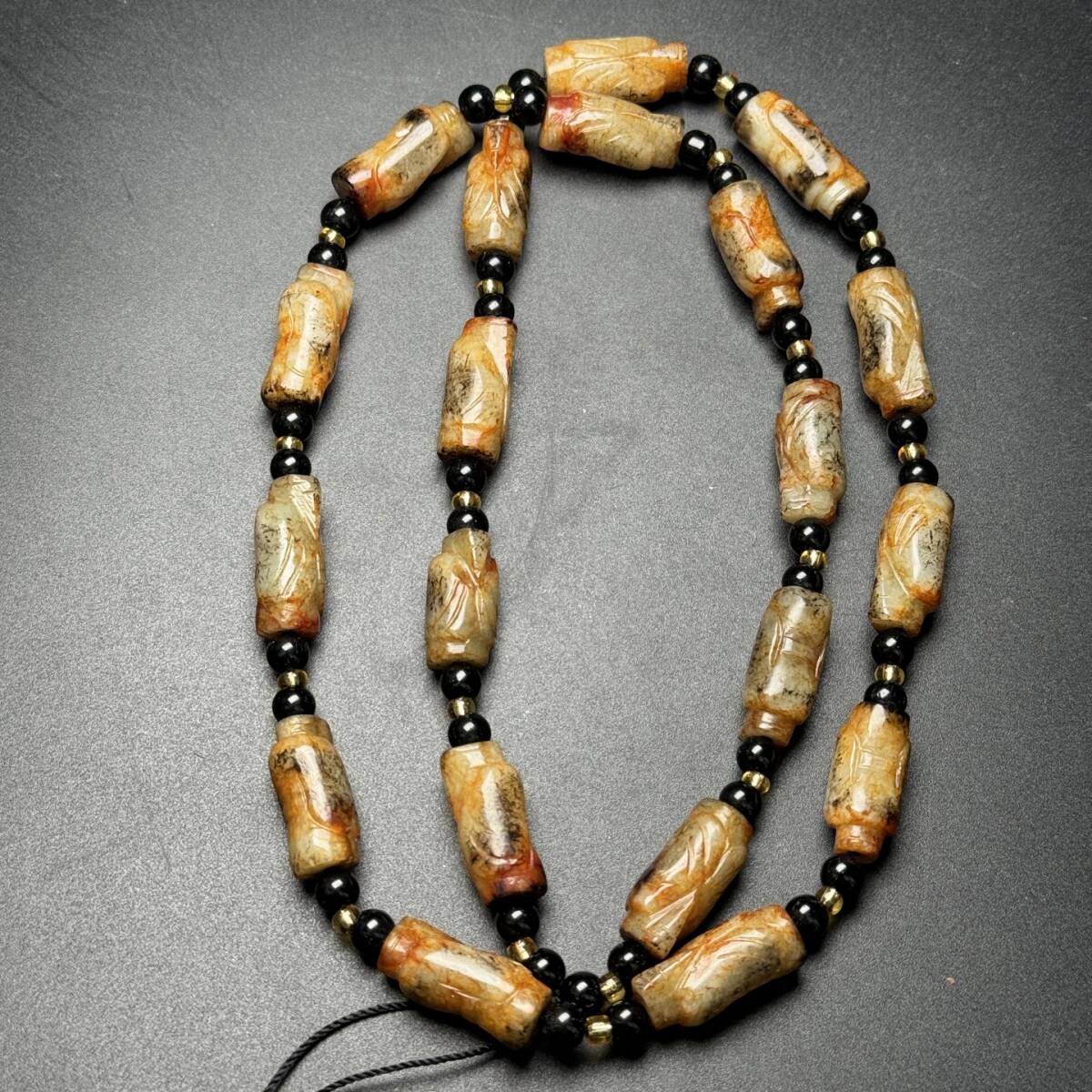 唐物 清代 和田玉 高古玉 項鏈 顆顆飽滿 手工彫刻翁仲 護佑平安 玉質温潤 包漿一流 中国美術品 時代物 D63拍卖