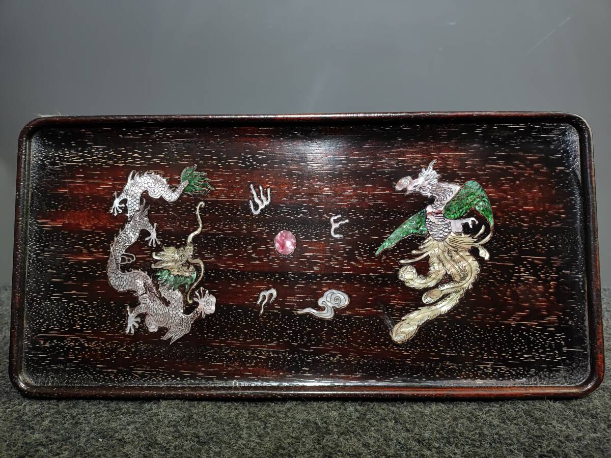 唐物 清代 紫檀木 彩貝茶皿 純手作り 象眼七色貝殻 精工彫刻【龍鳳呈祥】果物皿 賞皿 置物 木製 中国美術品 時代物 D63拍卖