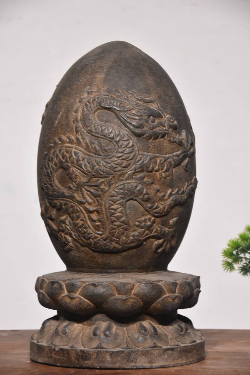 唐物 清代 青石 雙龍戲珠 案頭陳設 高浮彫 龍紋圖案 寓意:豐收 吉祥 鎮宅 辟邪 中国美術品 時代物 D63拍卖