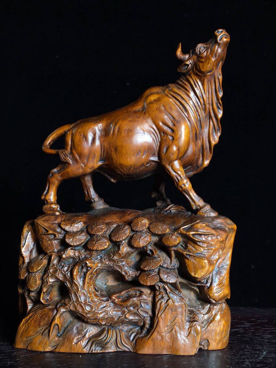 唐物 清代 黄楊木 手工彫刻(牛氣沖天)置物 細密彫 中国美術品 時代物 D63拍卖