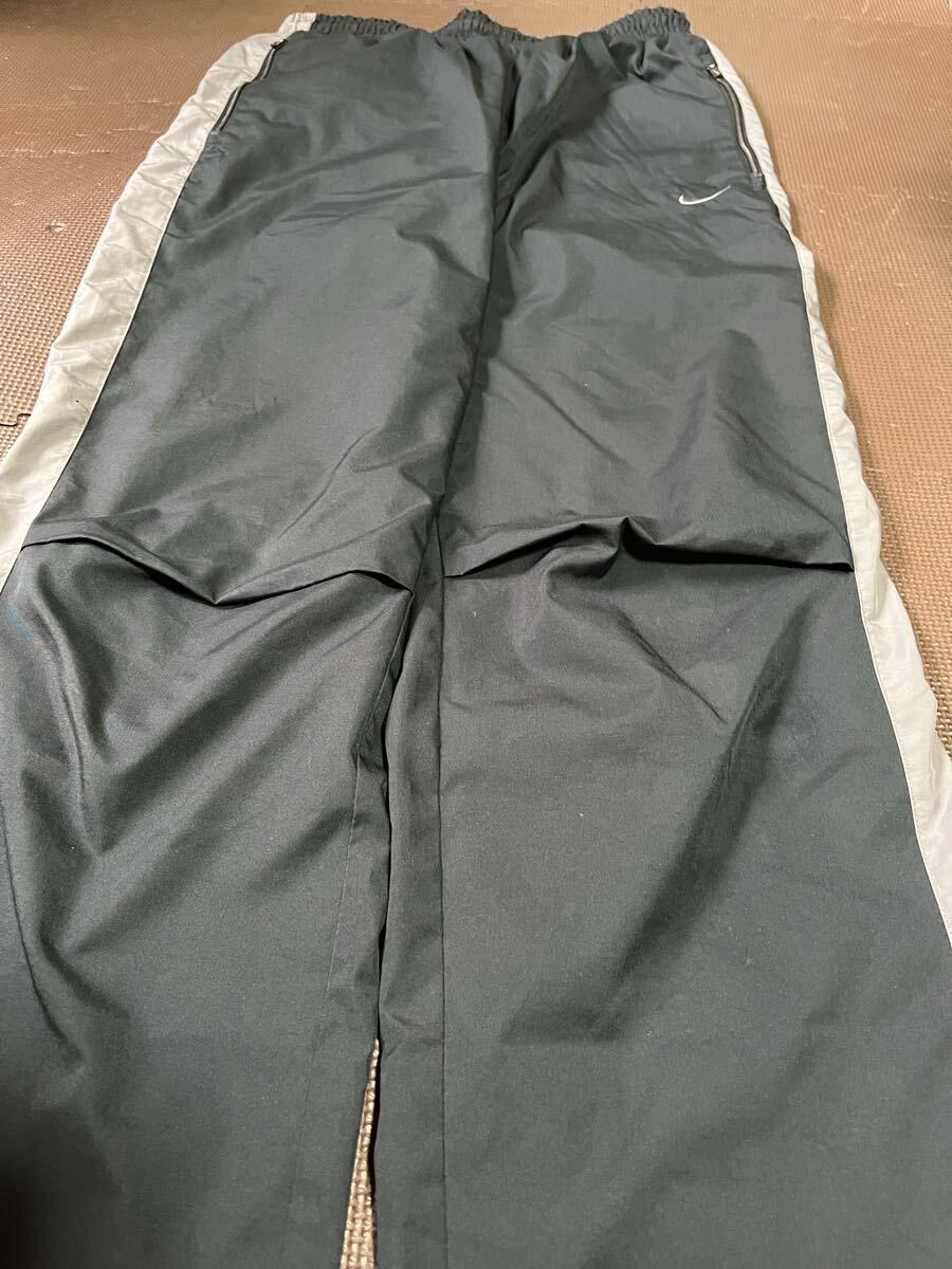 美品NIKE 黒、グレー、ロゴグレー(刺繍)バックロゴ黒ストレッチパンツ サイズM拍卖