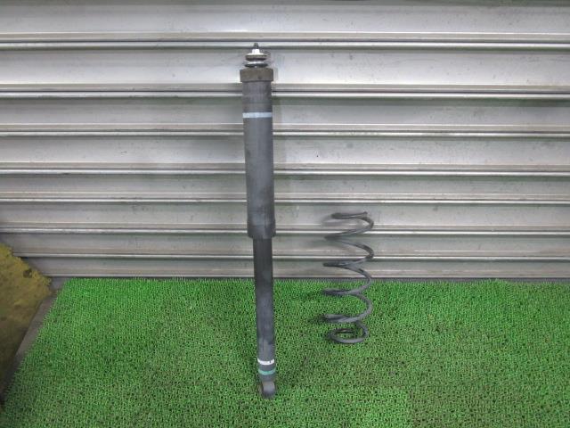 ヴィッツ DBA-NSP135 右リアショックアブソーバー 48530-52N10 48231-52F20 48531-52160 /42519拍卖