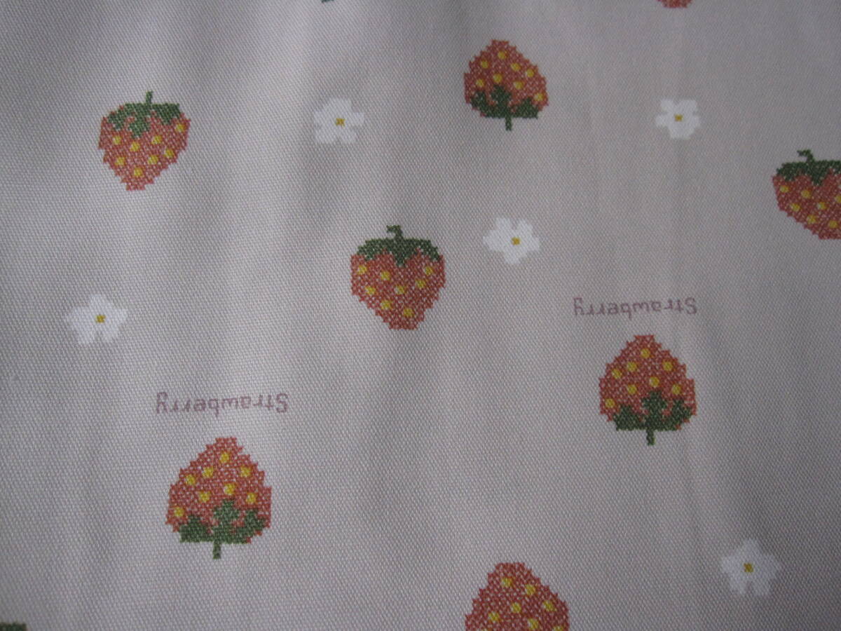 新品 ステッチストロベリー グレージュ オックス 幅108cm 長さ50cm 拍卖