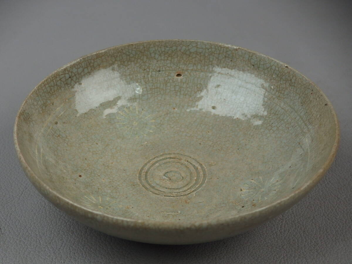 【骨董・茶道具】★李朝 高麗★★青磁白象嵌菊文鉢 fs086zgb.7 茶碗 高麗青磁 朝鮮美術 李朝民芸拍卖
