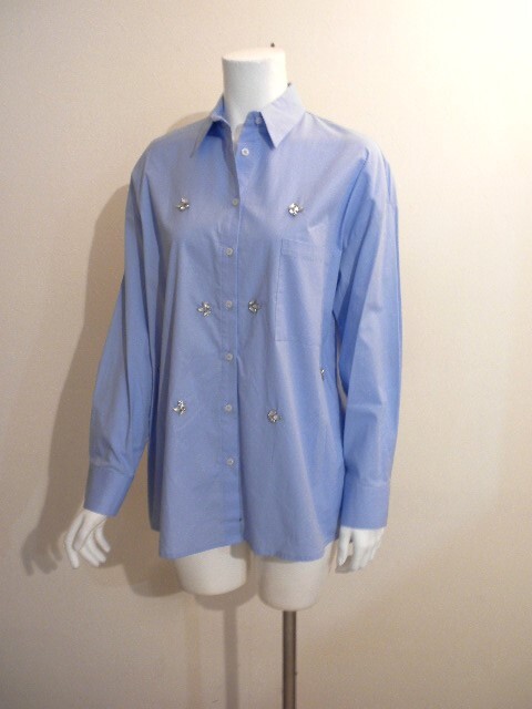 新品2024SSモデル入荷☆彡ITALY『RINASCIMENTO』◆正規◆リナシメントの素敵ビジューPOINT×爽やかライトブルー”コットンブラウス!拍卖