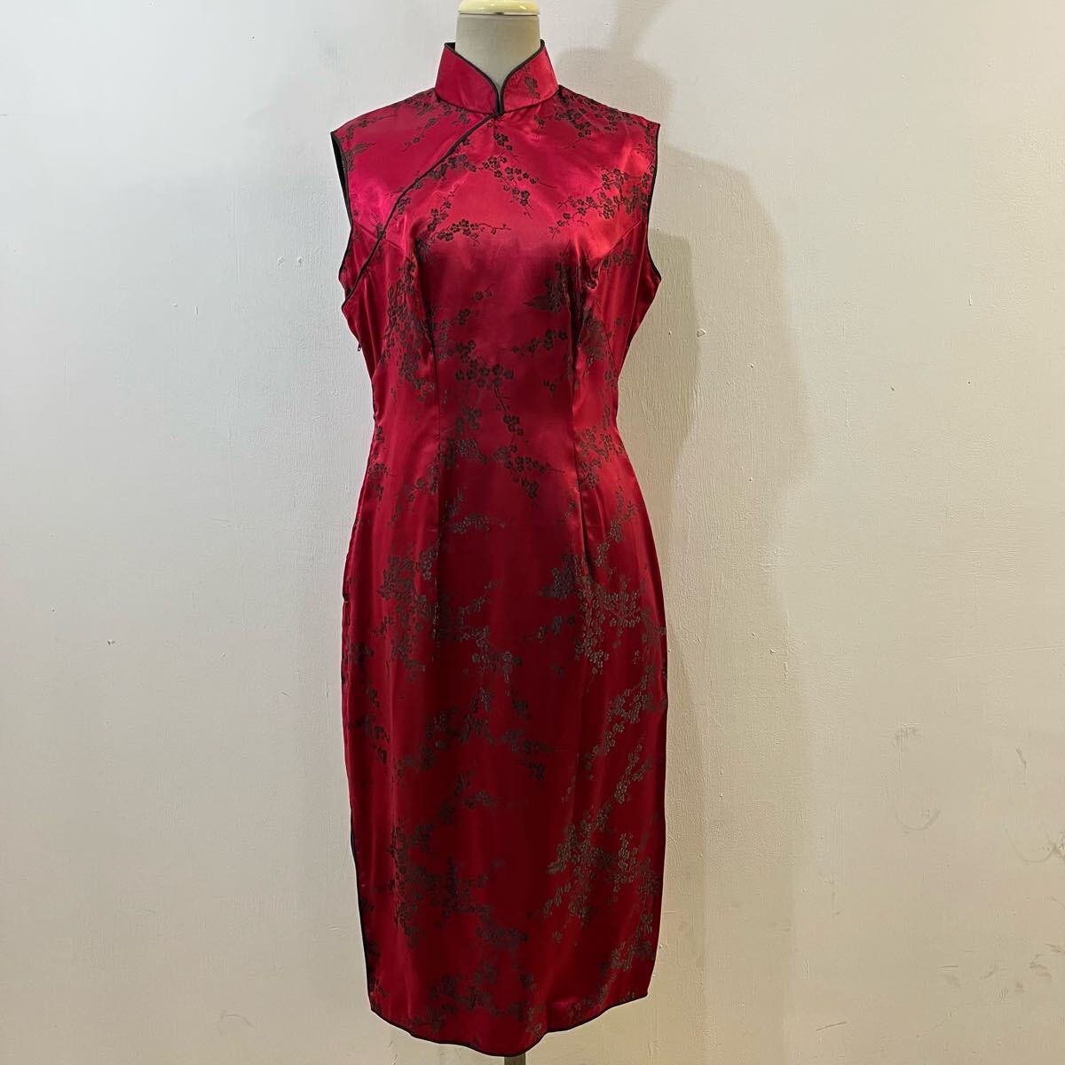 中国服 King Hu チャイナワンピース チャイナドレス ノースリーブワンピース 花柄 総柄 サテン生地 ロング丈【レターパックプラス郵送可】U拍卖