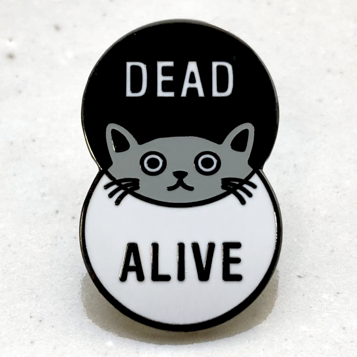 シュレーディンガーの猫 DEAD & ALIVE 量子力学 思考実験◆ピンバッジ ピンズ バッチ ブローチ◆かわいいニャンコ 動物 ユニーク拍卖