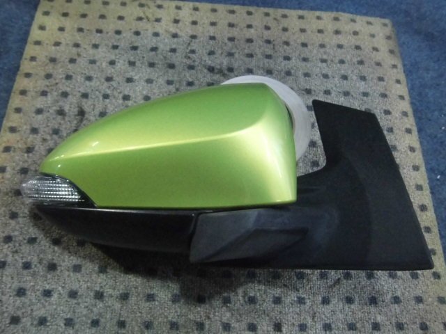 アクア DAA-NHP10 右ドアミラー 配線7本(7ピン) ウィンカーレンズ割れ フレッシュグリーンマイカメタリック /588拍卖