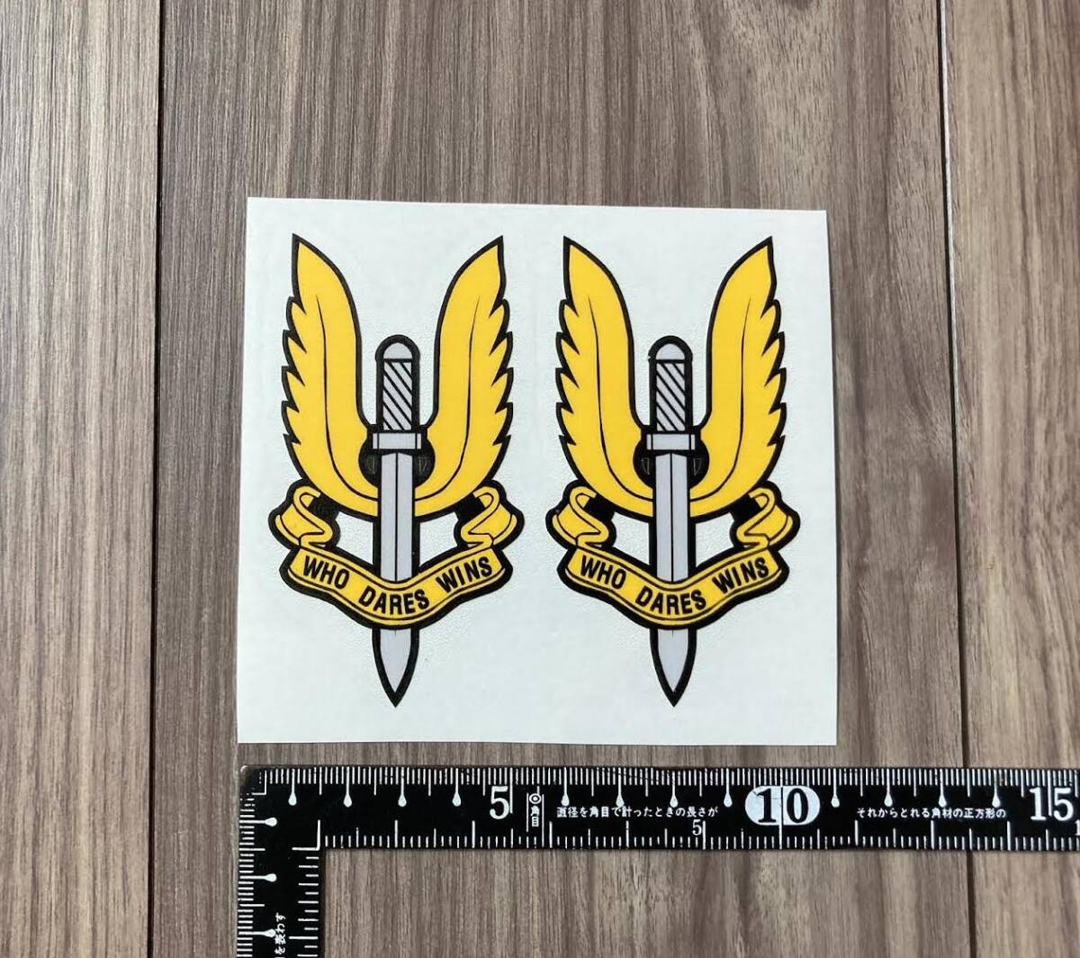 送料無料 SAS "Who Dares Wins" emblem motorcycle Decal Sticker ヘルメット ステッカー シール デカール 100mm x 50mm 2枚セット拍卖