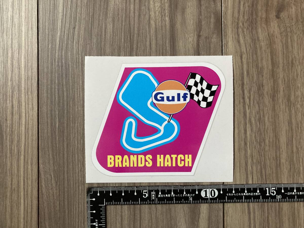 送料無料 Brands Hatch Circuit Gulf ブランズ ハッチ サーキット ガルフ ステッカー 90mm × 90mm拍卖